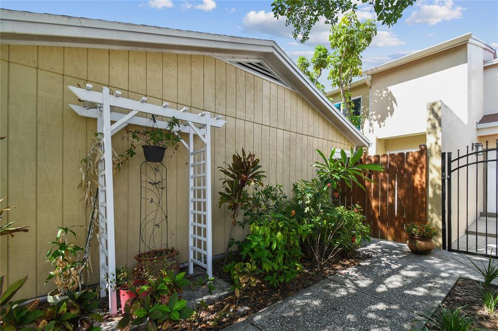 97 Davis Boulevard, Unit B Tampa, FL 33606 - Photo 10 of 63