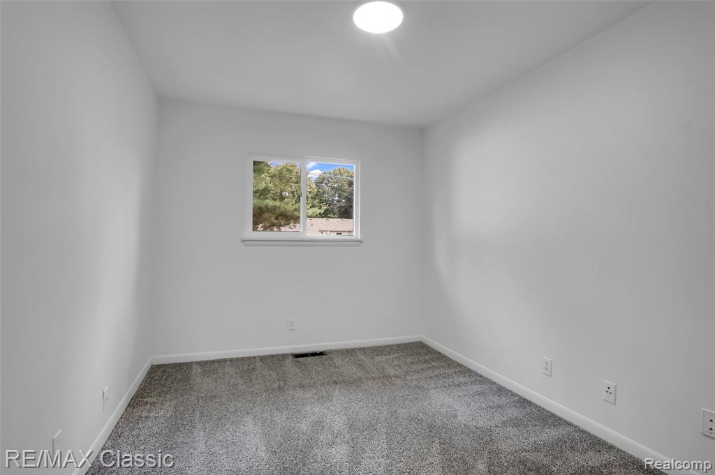 18248 Farmington Road Livonia, MI 48152 - Photo 19 of 30