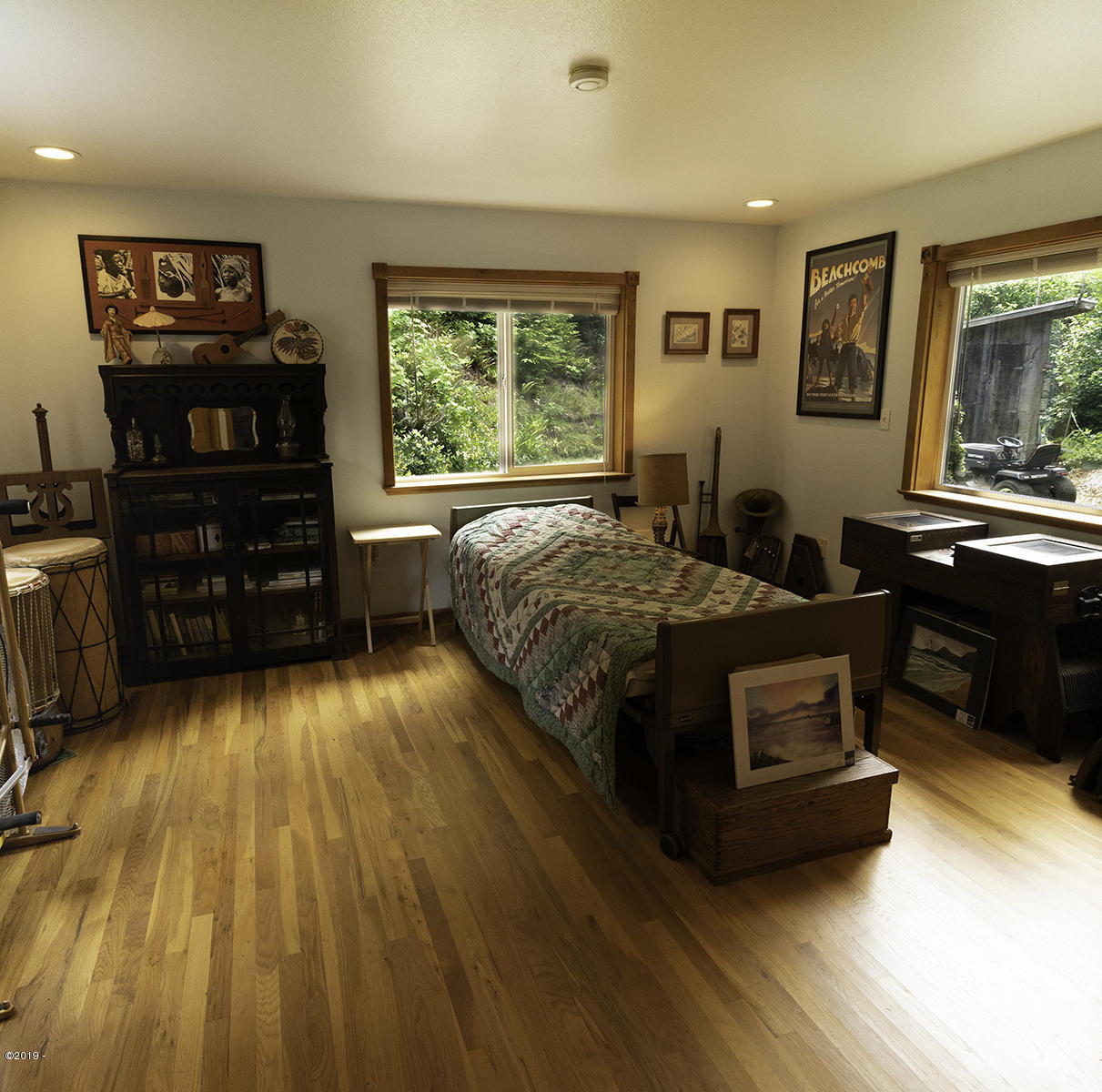 122 Reeves Circle Yachats, OR 97498 - Photo 13 of 40 Reeves C. main floor bedroom PHOTO