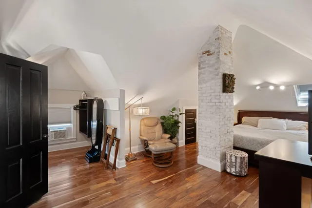 $3,200 | 2713 Garfield Avenue, Unit 2, Minneapolis, MN 55408