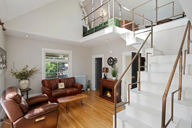 $3,200 | 2713 Garfield Avenue, Unit 2, Minneapolis, MN 55408