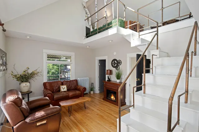 $3,200 | 2713 Garfield Avenue, Unit 2, Minneapolis, MN 55408