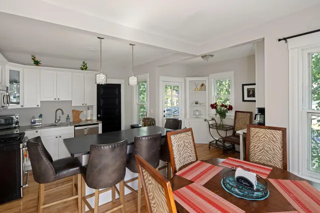 $3,200 | 2713 Garfield Avenue, Unit 2, Minneapolis, MN 55408