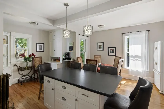 $3,200 | 2713 Garfield Avenue, Unit 2, Minneapolis, MN 55408