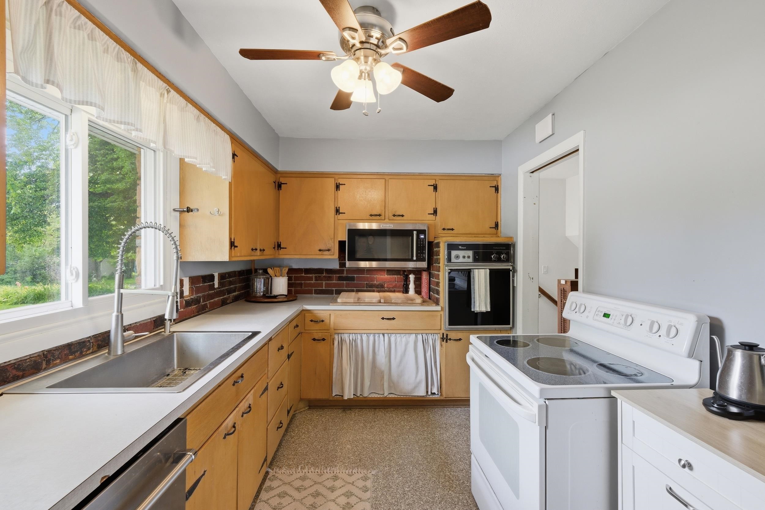 6014 Hammersley Road Madison, WI 53711 - Photo 10 of 39