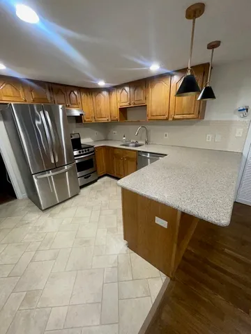 $2,300 | 842 South Street, Unit 1B, Boston, MA 02131