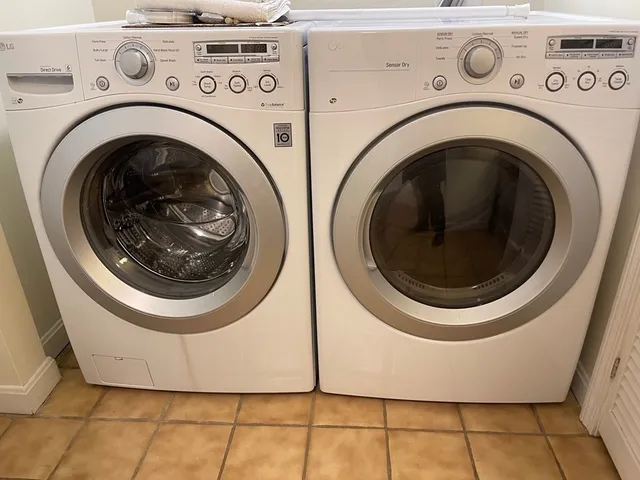 $2,300 | 842 South Street, Unit 1B, Boston, MA 02131