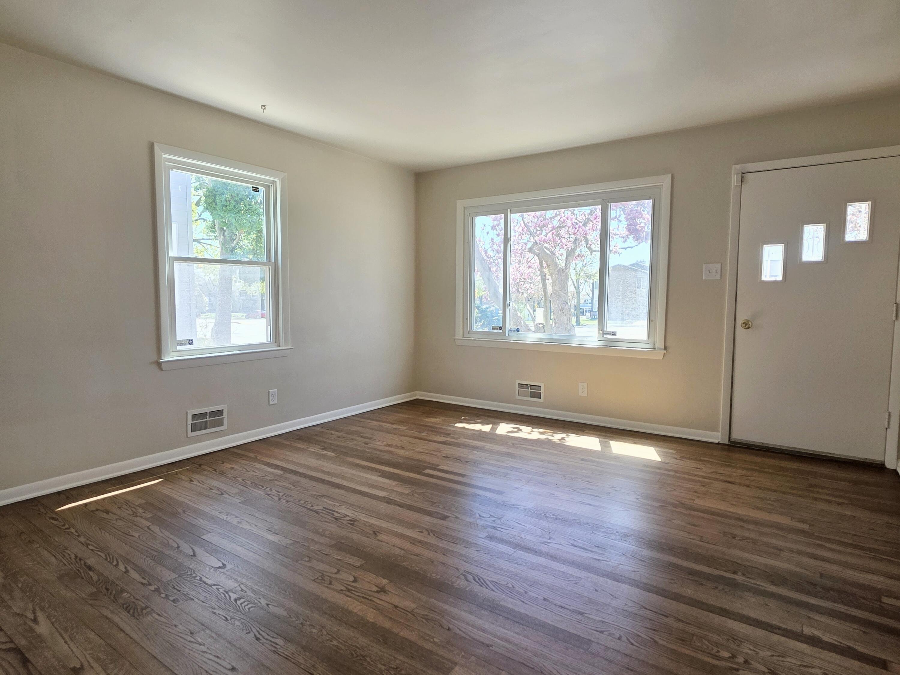 7212 West Silver Spring Drive Milwaukee, WI 53218 - Photo 4 of 28 Family Room