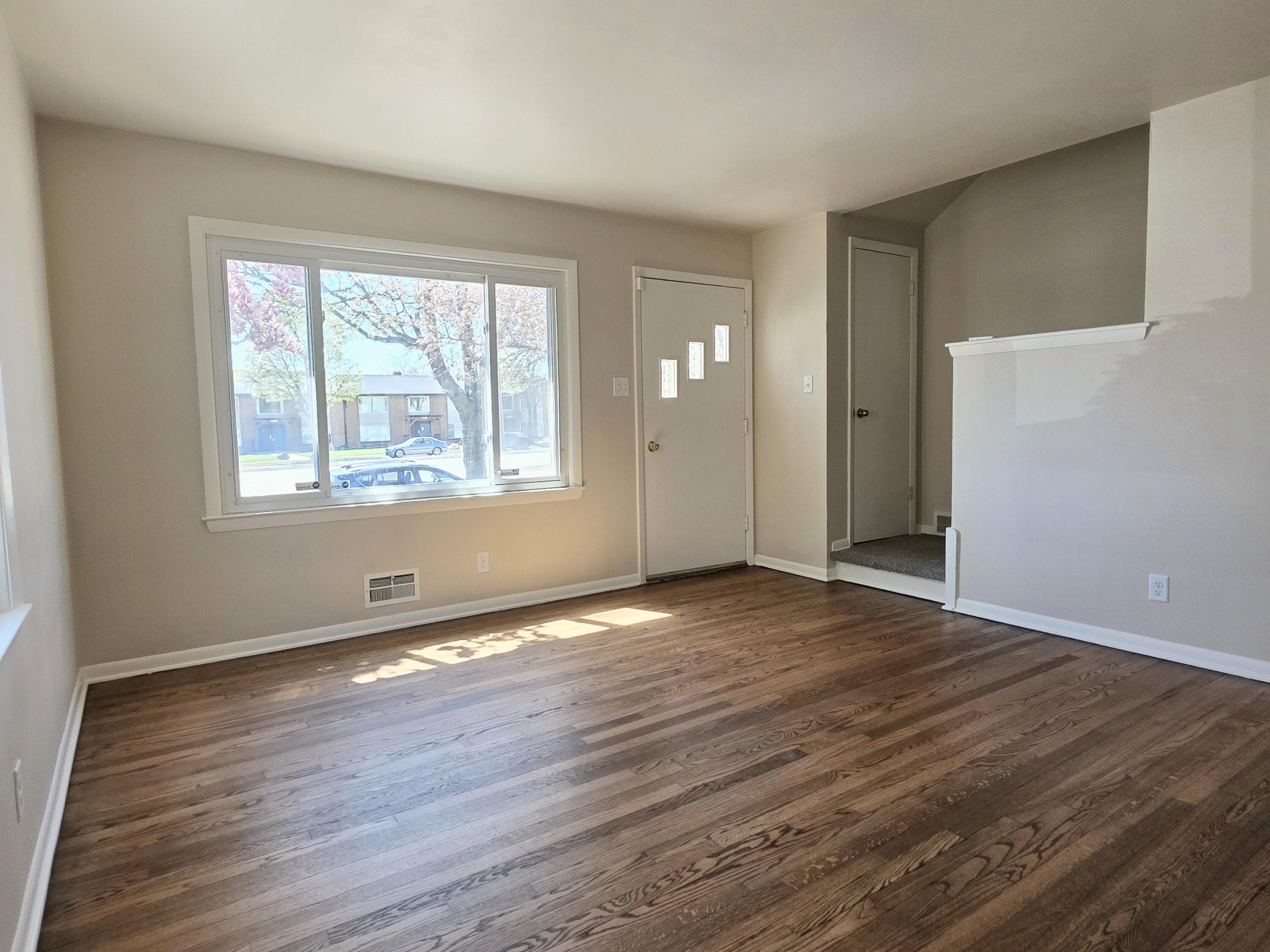 7212 West Silver Spring Drive Milwaukee, WI 53218 - Photo 5 of 28 Family Room