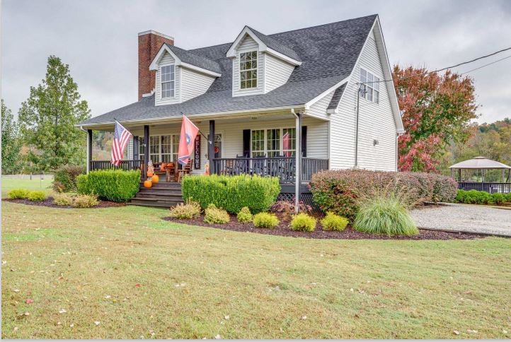 115 East Piney Road Dickson, TN 37055 - Photo 3 of 38 a front view of a house with a yard