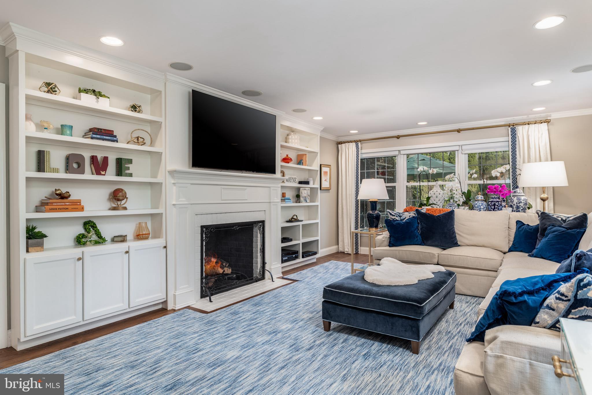 460 Woodcrest Road Wayne, PA 19087 - Photo 13 of 71 Spacious family room with gas fireplace