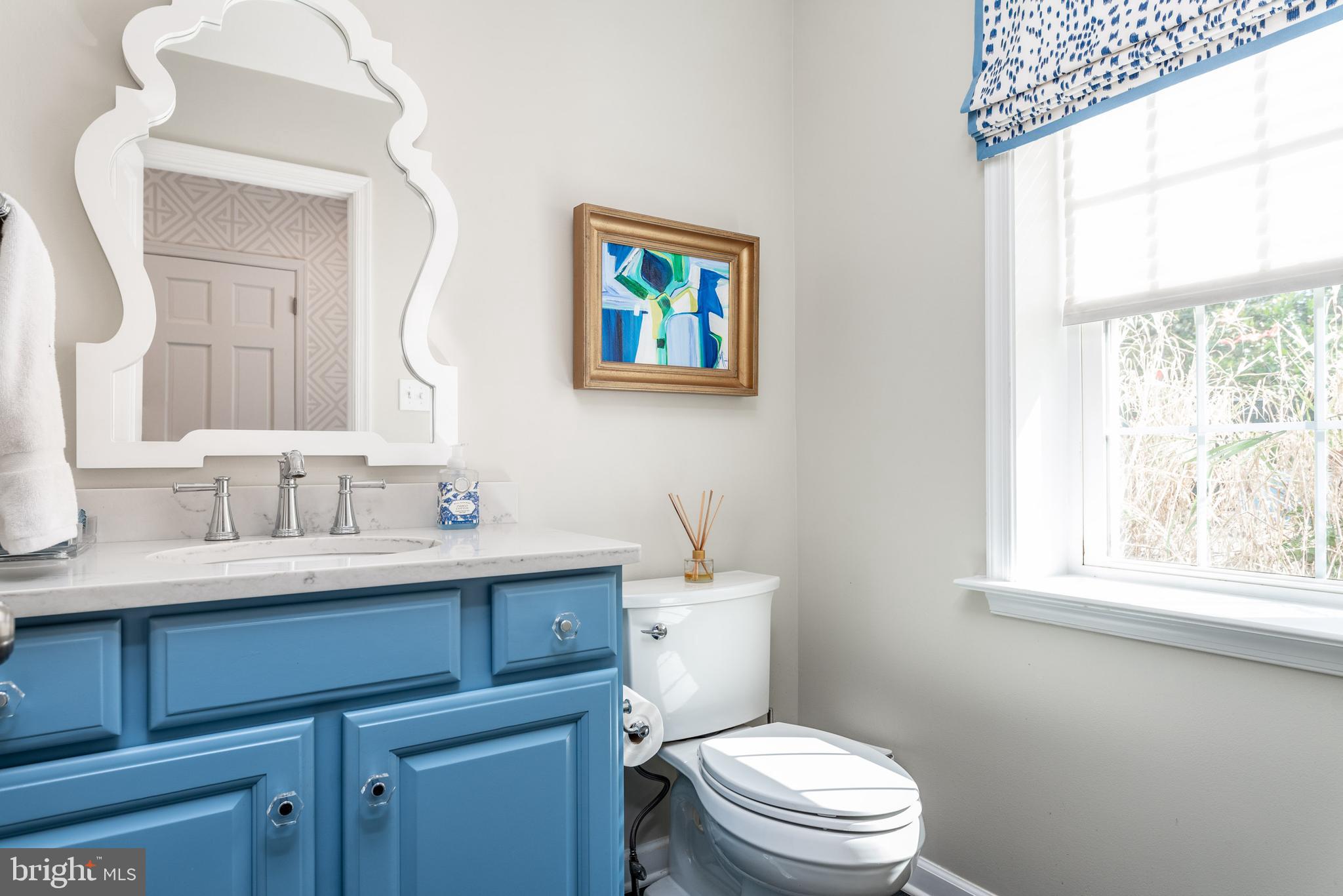 460 Woodcrest Road Wayne, PA 19087 - Photo 18 of 71 1st floor powder room