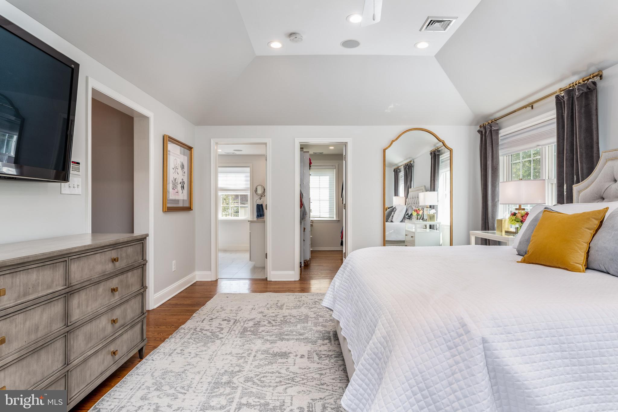 460 Woodcrest Road Wayne, PA 19087 - Photo 21 of 71 Primary suite - hardwood flooring