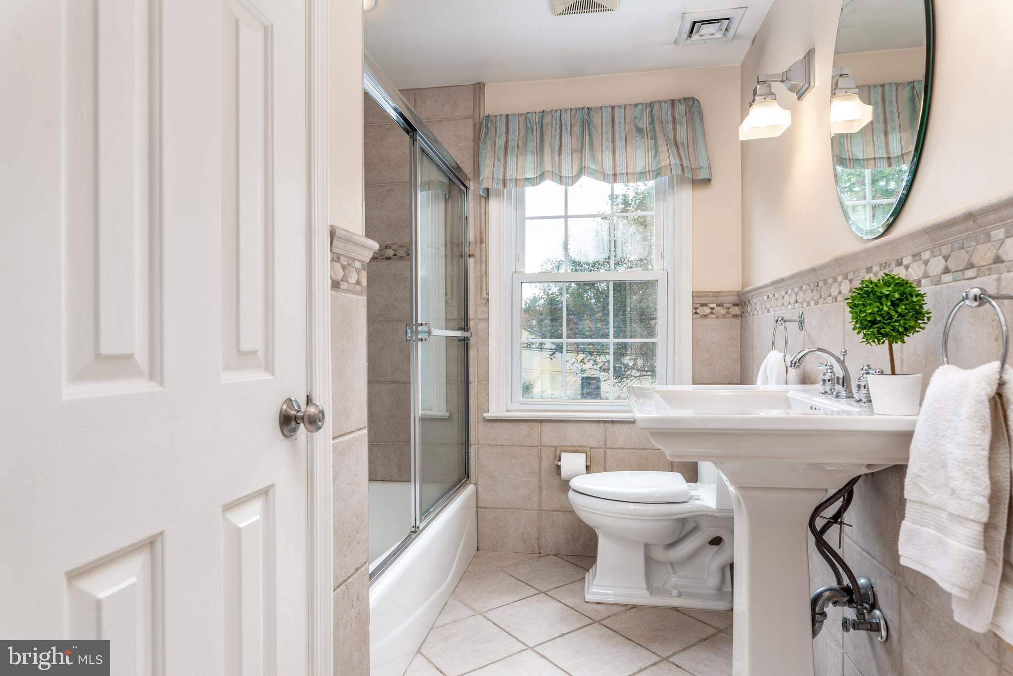 460 Woodcrest Road Wayne, PA 19087 - Photo 42 of 71 Hall bath 2