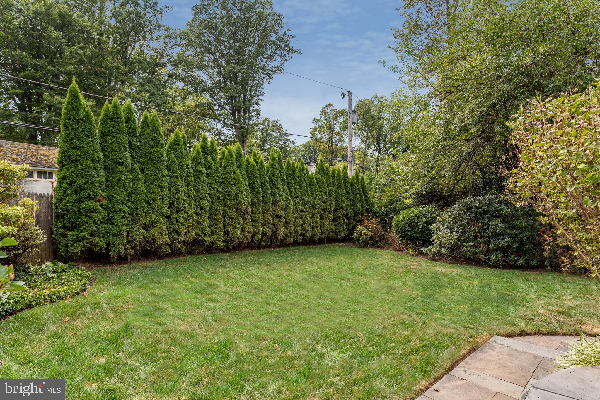 460 Woodcrest Road Wayne, PA 19087 - Photo 58 of 71 Grassy backyard