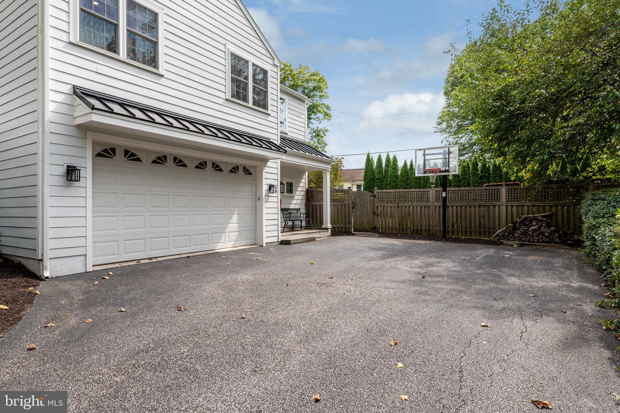 460 Woodcrest Road Wayne, PA 19087 - Photo 60 of 71 Driveway with access to side door