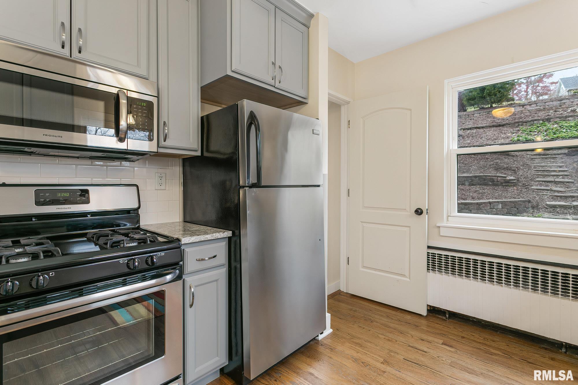 2419 Middle Road Davenport, IA 52803 - Photo 12 of 29 Gallery Image 12