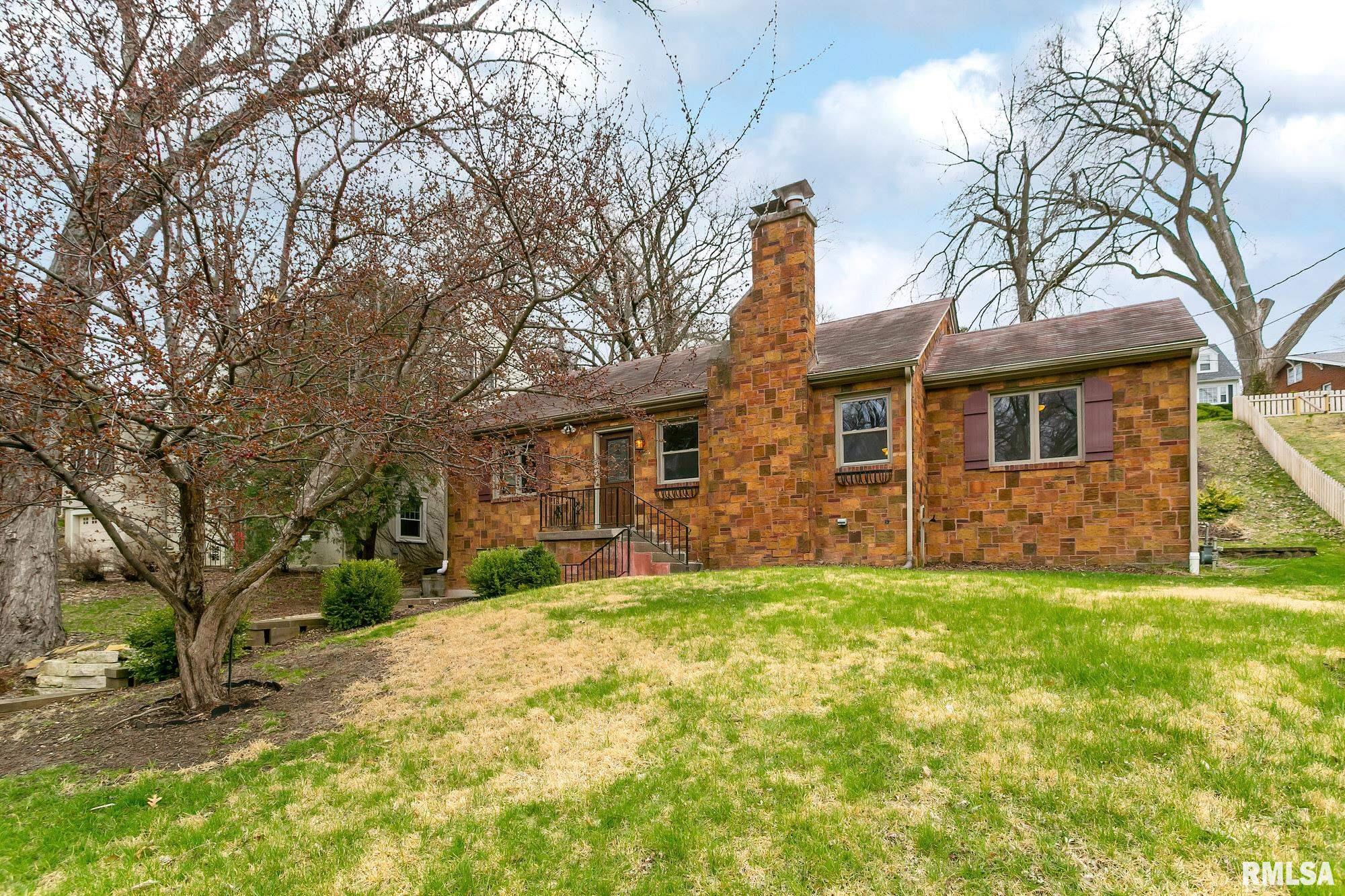 2419 Middle Road Davenport, IA 52803 - Photo 2 of 29 Gallery Image 2