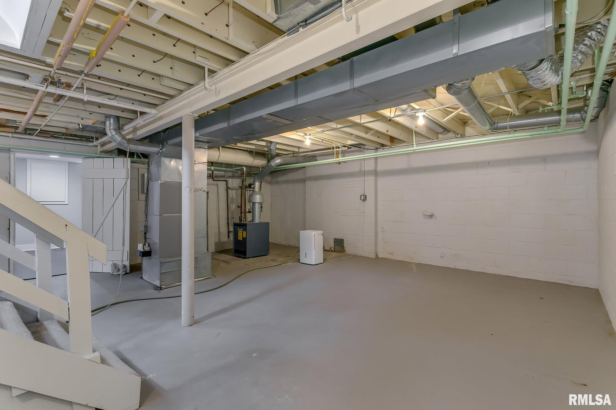 2419 Middle Road Davenport, IA 52803 - Photo 22 of 29 Gallery Image 22