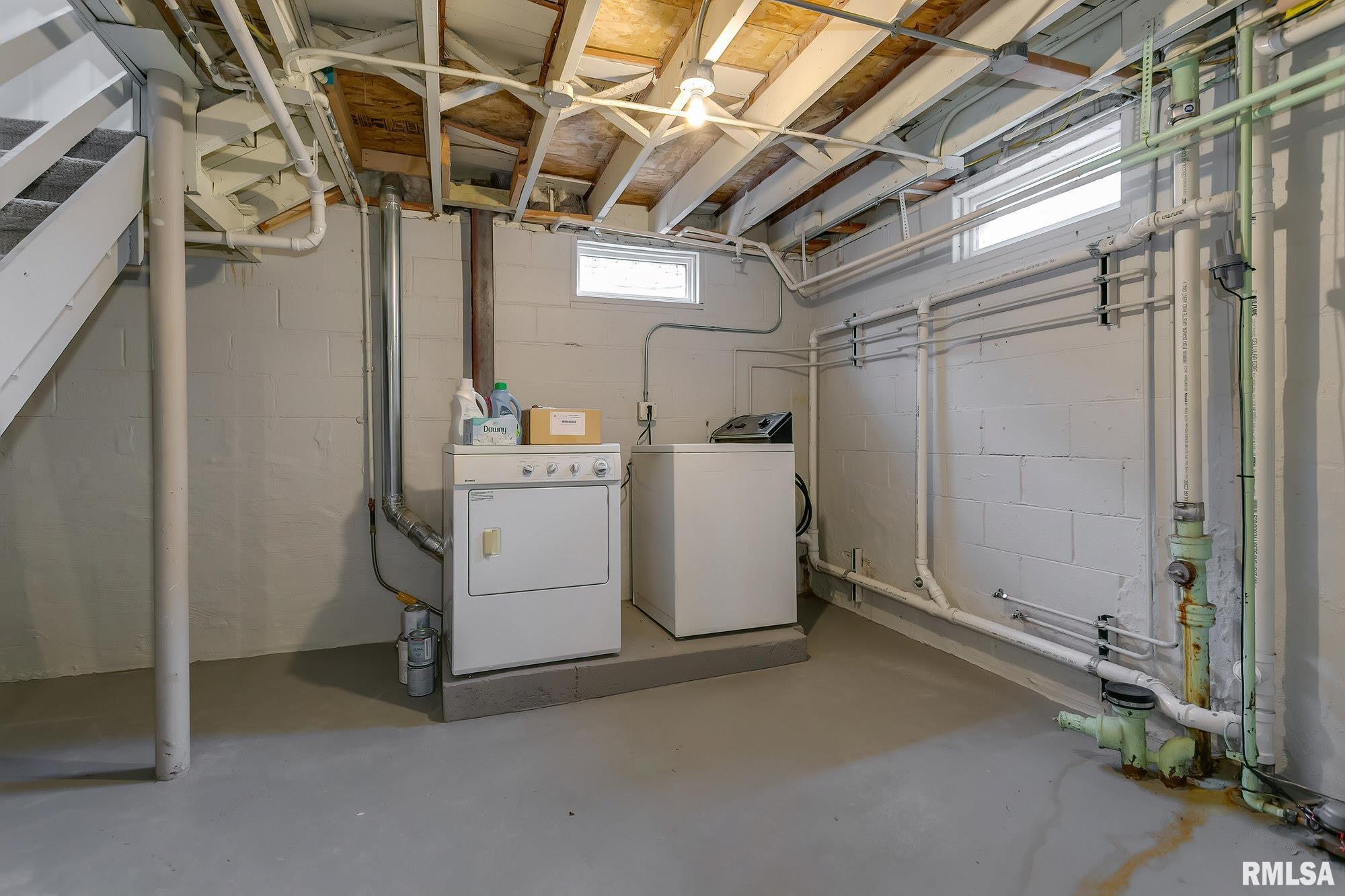 2419 Middle Road Davenport, IA 52803 - Photo 23 of 29 Gallery Image 23