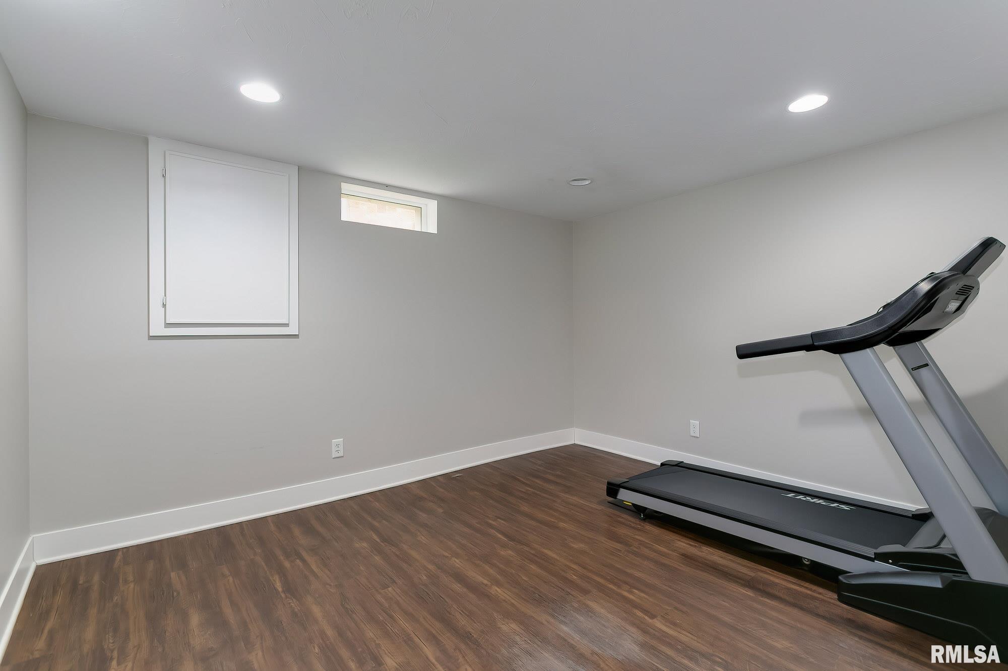 2419 Middle Road Davenport, IA 52803 - Photo 24 of 29 Gallery Image 24