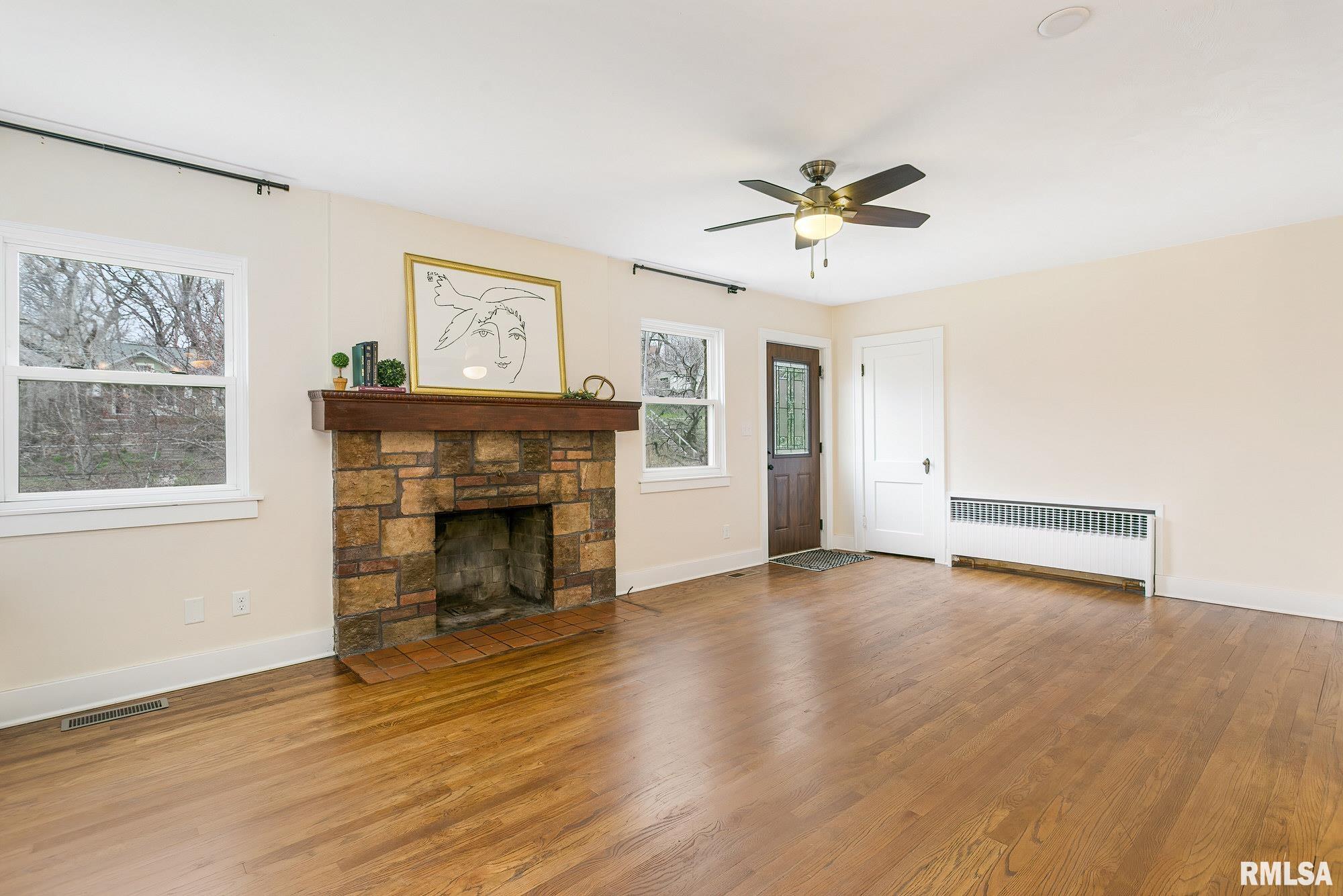 2419 Middle Road Davenport, IA 52803 - Photo 4 of 29 Gallery Image 4