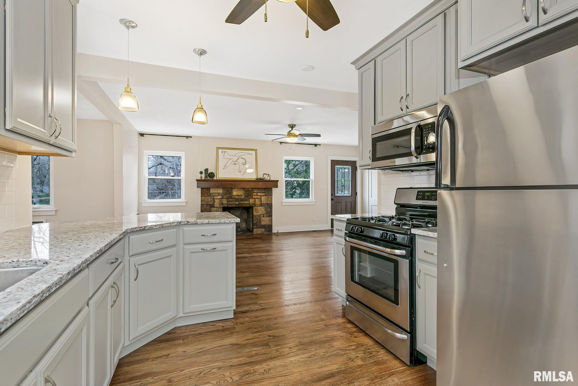 2419 Middle Road Davenport, IA 52803 - Photo 9 of 29 Gallery Image 9