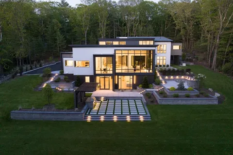 $5,699,000 | 26 Spruce Hill Road, Weston, MA 02493