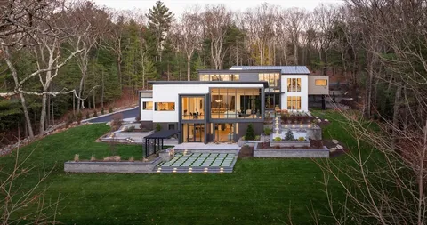 $5,900,000 | 26 Spruce Hill Road, Weston, MA 02493