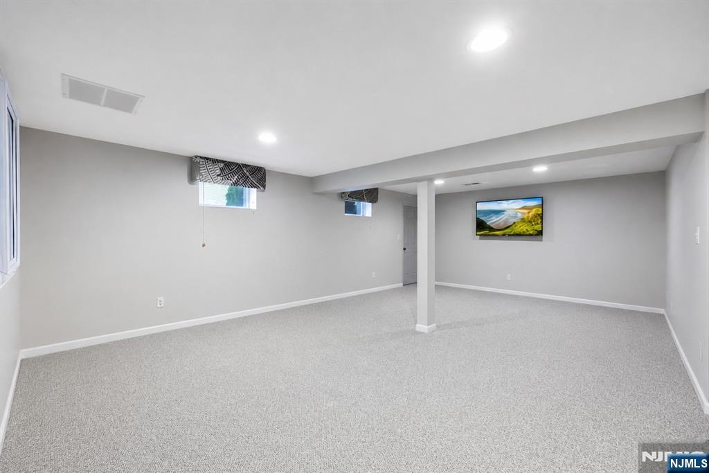 8 Ferndale Place Pompton Plains, NJ 07444 - Photo 37 of 49