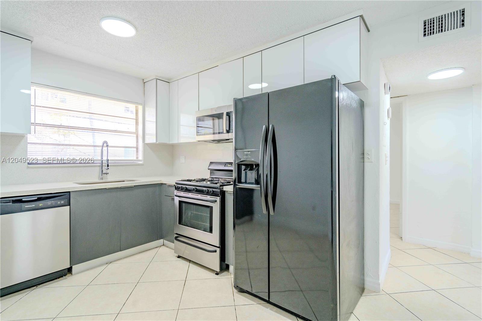 3265 Virginia Street, Unit 15 Miami, FL 33133 - Photo 6 of 23