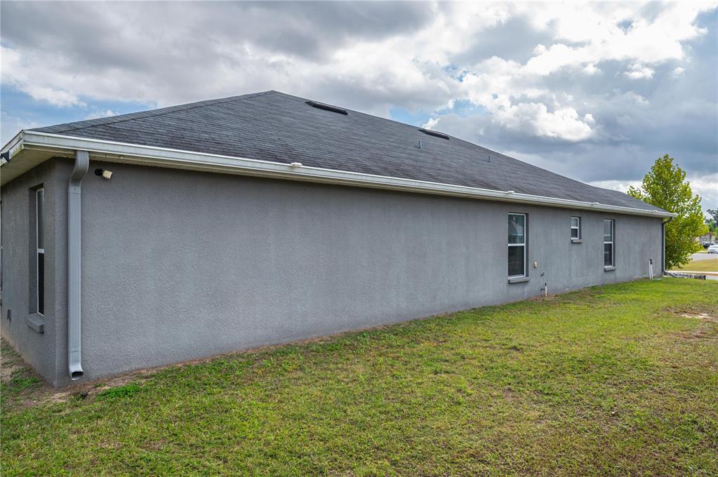 501 Interlock Street Lake Alfred, FL 33850 - Photo 6 of 35 a backyard of a house with lots of green space