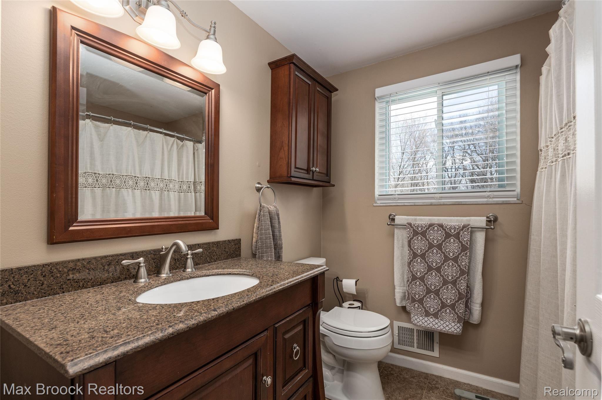 1330 Merry Road Waterford, MI 48328 - Photo 15 of 32 1330 Merry-6.jpg