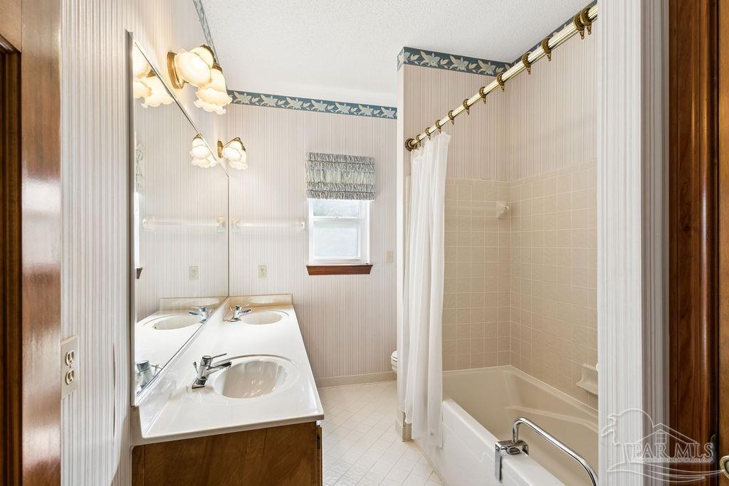 1513 Kings Road Cantonment, FL 32533 - Photo 14 of 33