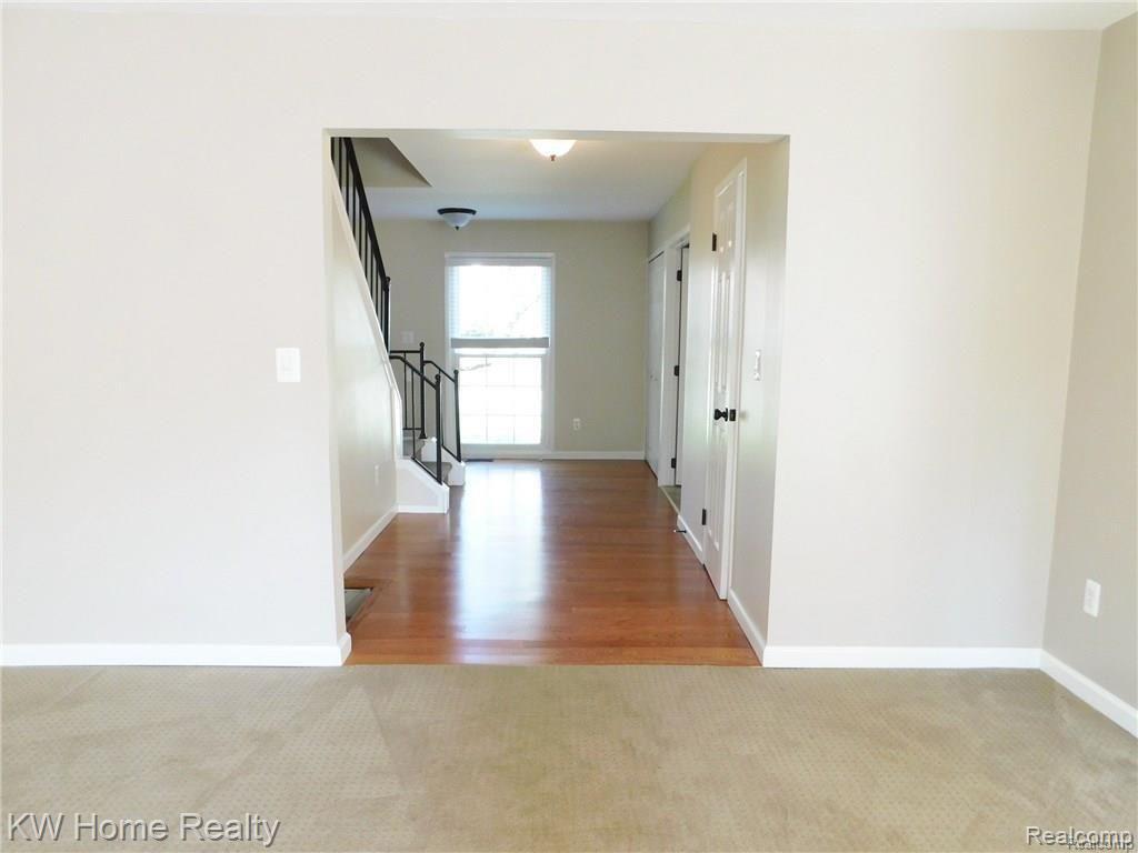 1105 Kings Cove Drive Rochester Hills, MI 48306 - Photo 2 of 9