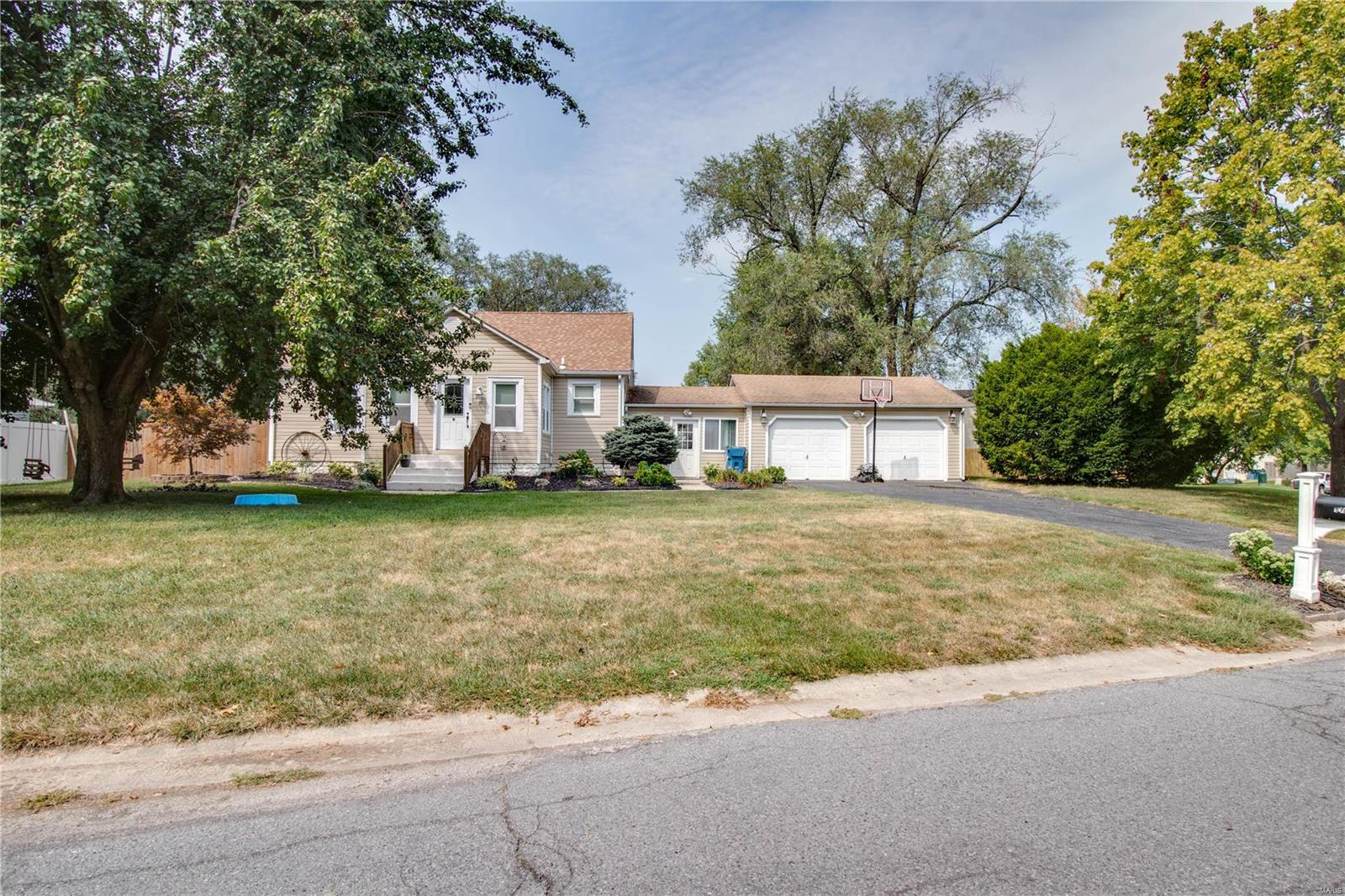 116 Walnut Ridge Drive Bethalto, IL 62010 - Photo 2 of 37 Gallery Image 2