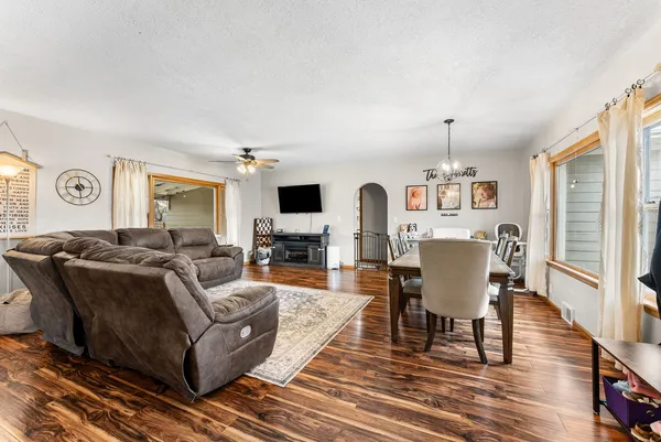 $210,000 | 307 Southeast 8th Avenue, Aledo, IL 61231