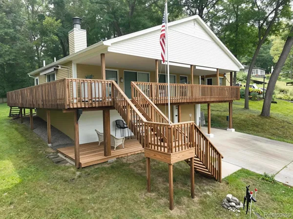 $320,000 | 8700 Hillsdale Drive, Gregory, MI 48137
