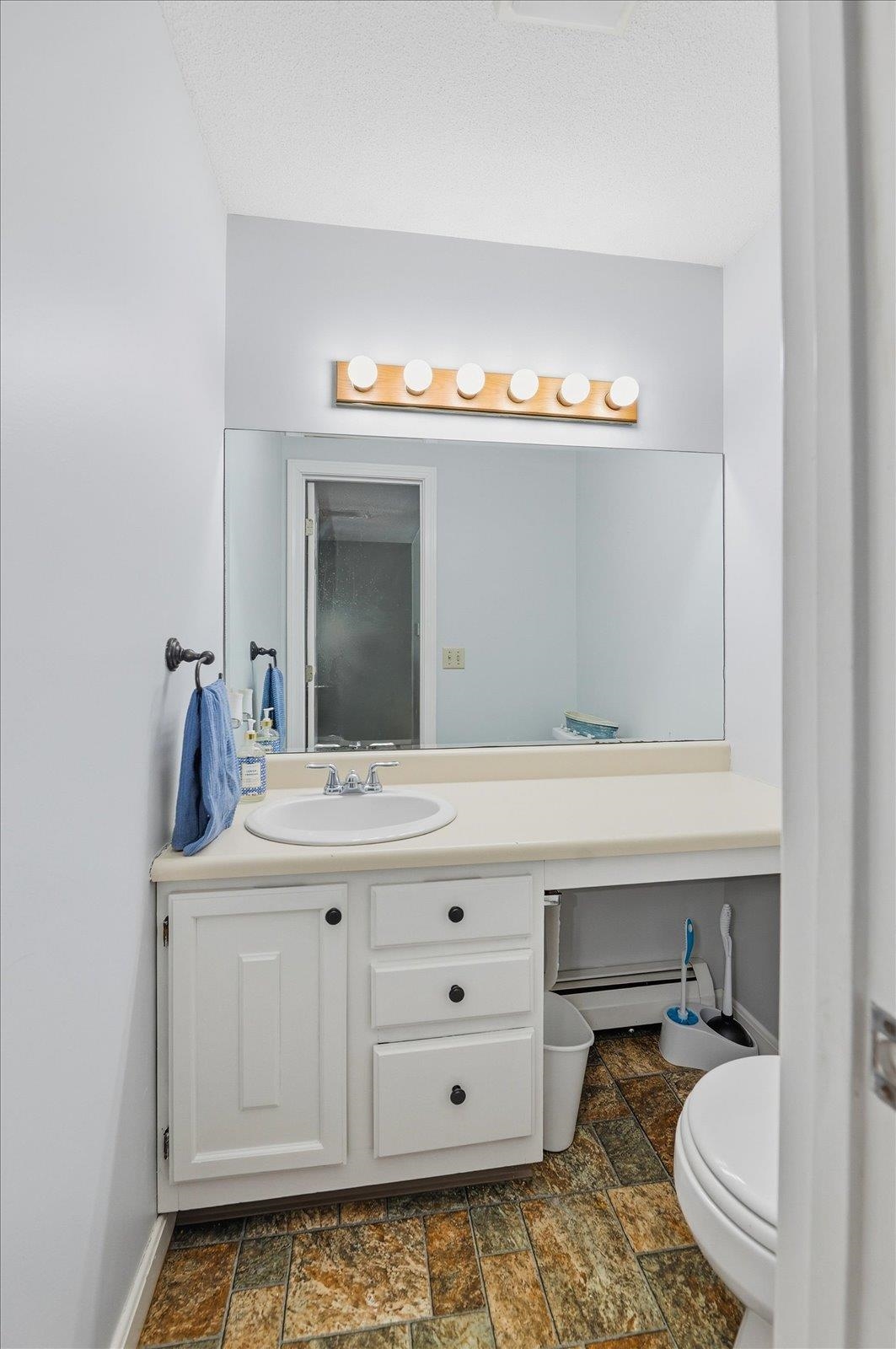 29 Perry Lane, Unit 3 Swanzey, NH 03446 - Photo 8 of 39