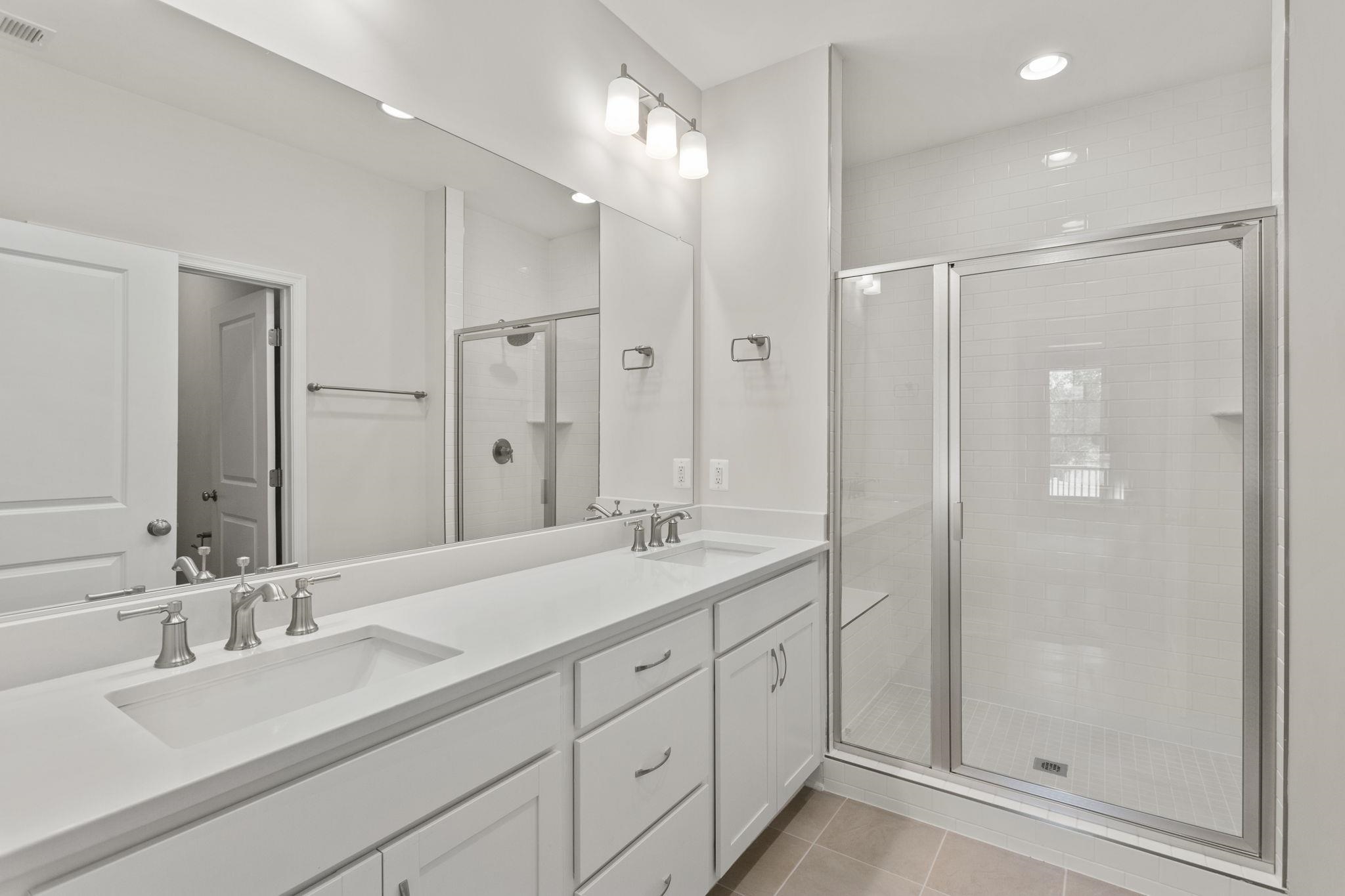 2784 Rutlege Road, Unit 188 Harrisonburg, VA 22801 - Photo 19 of 31 a bathroom with double sink and a mirror
