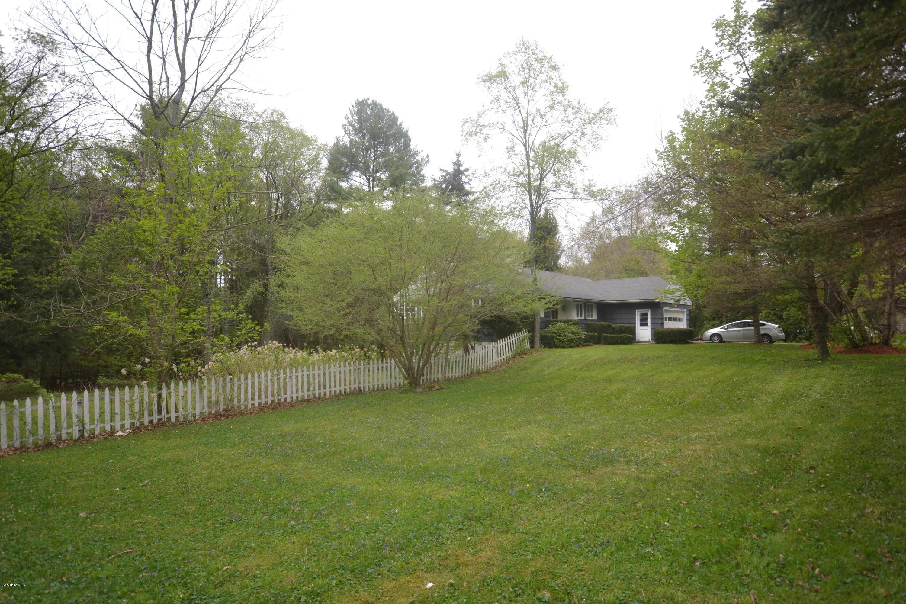 182 East New Lenox Road Pittsfield, MA 01201 - Photo 2 of 19 DSC_0360