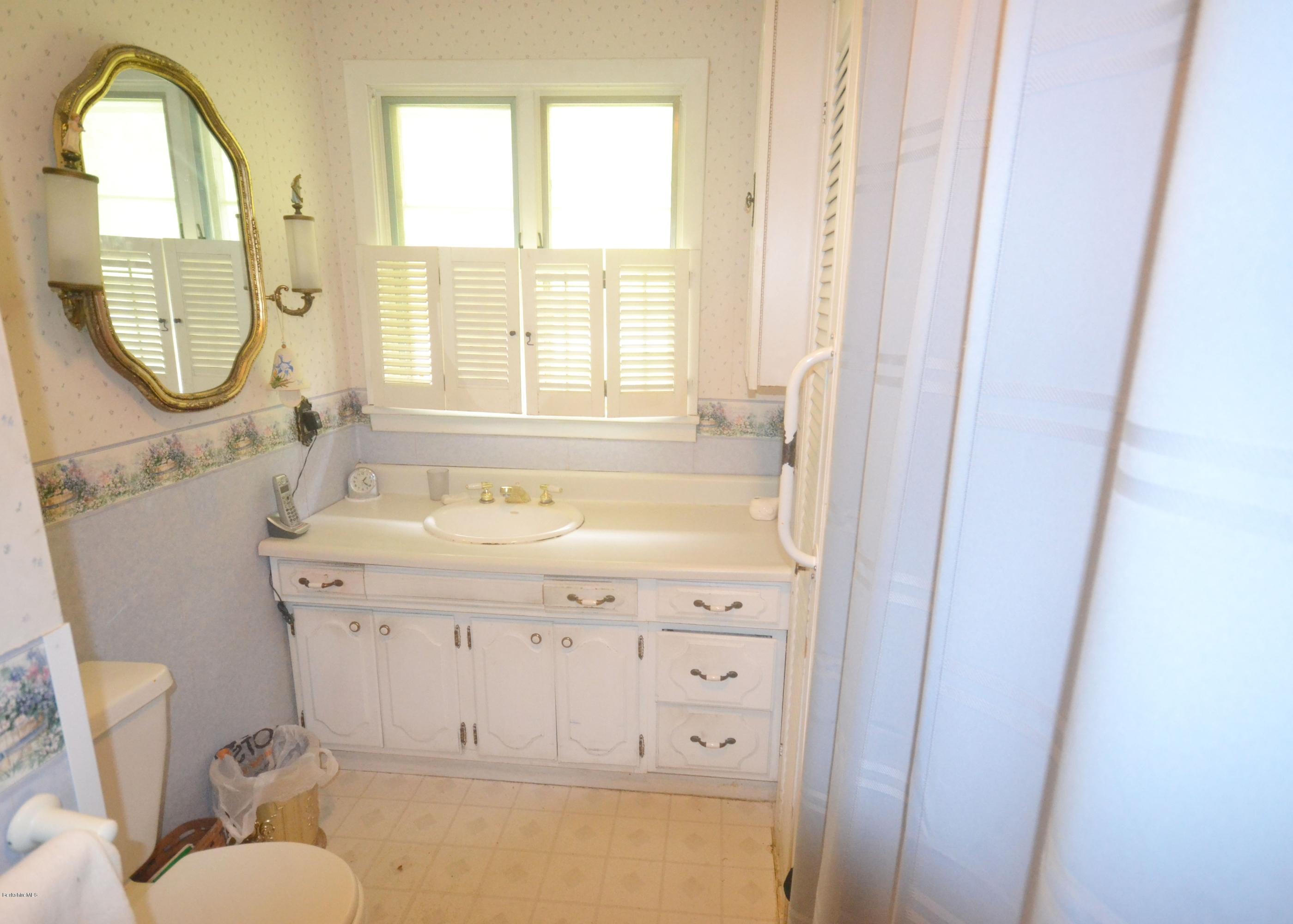182 East New Lenox Road Pittsfield, MA 01201 - Photo 17 of 19 DSC_04171