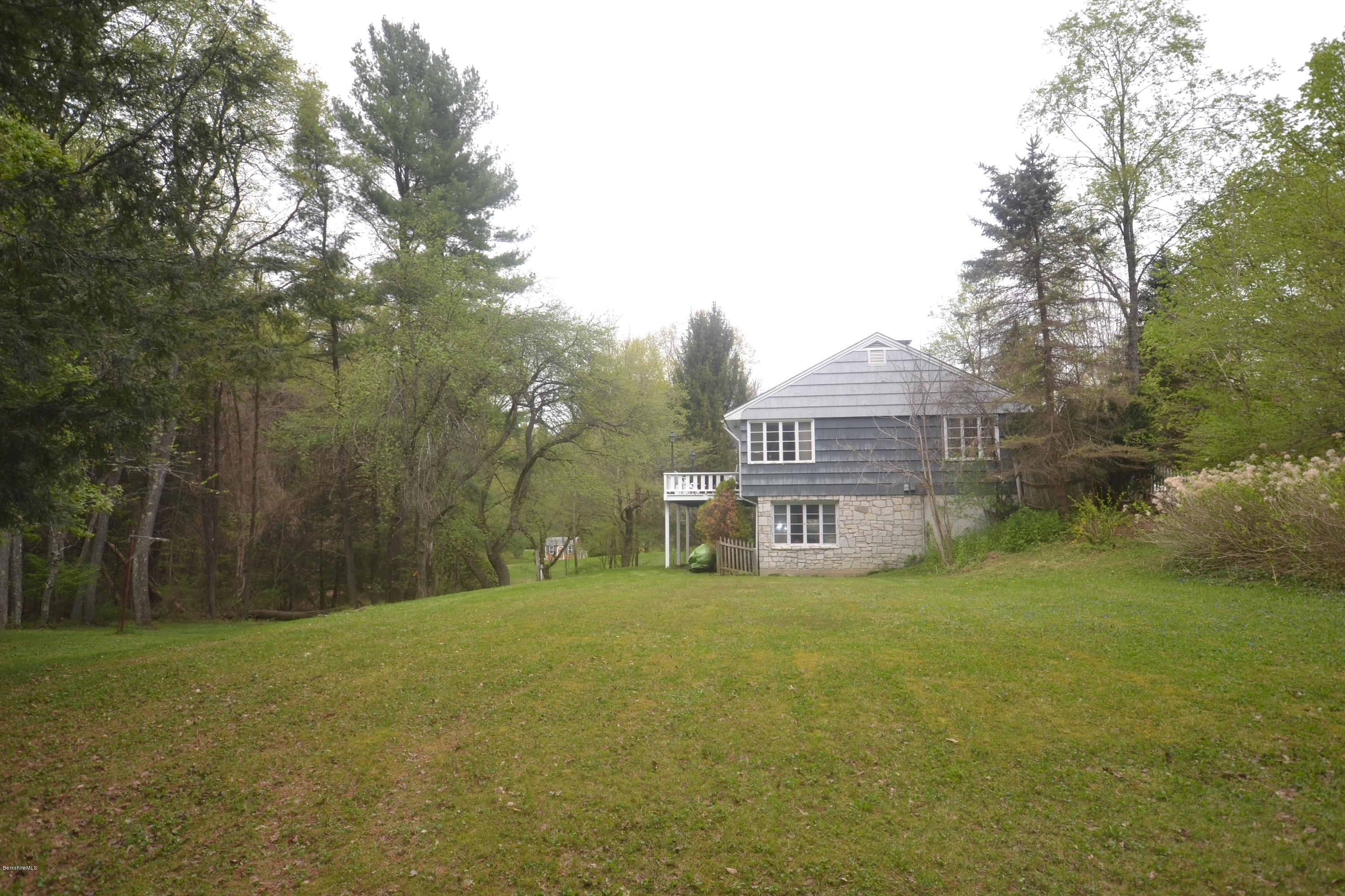 182 East New Lenox Road Pittsfield, MA 01201 - Photo 3 of 19 DSC_0365
