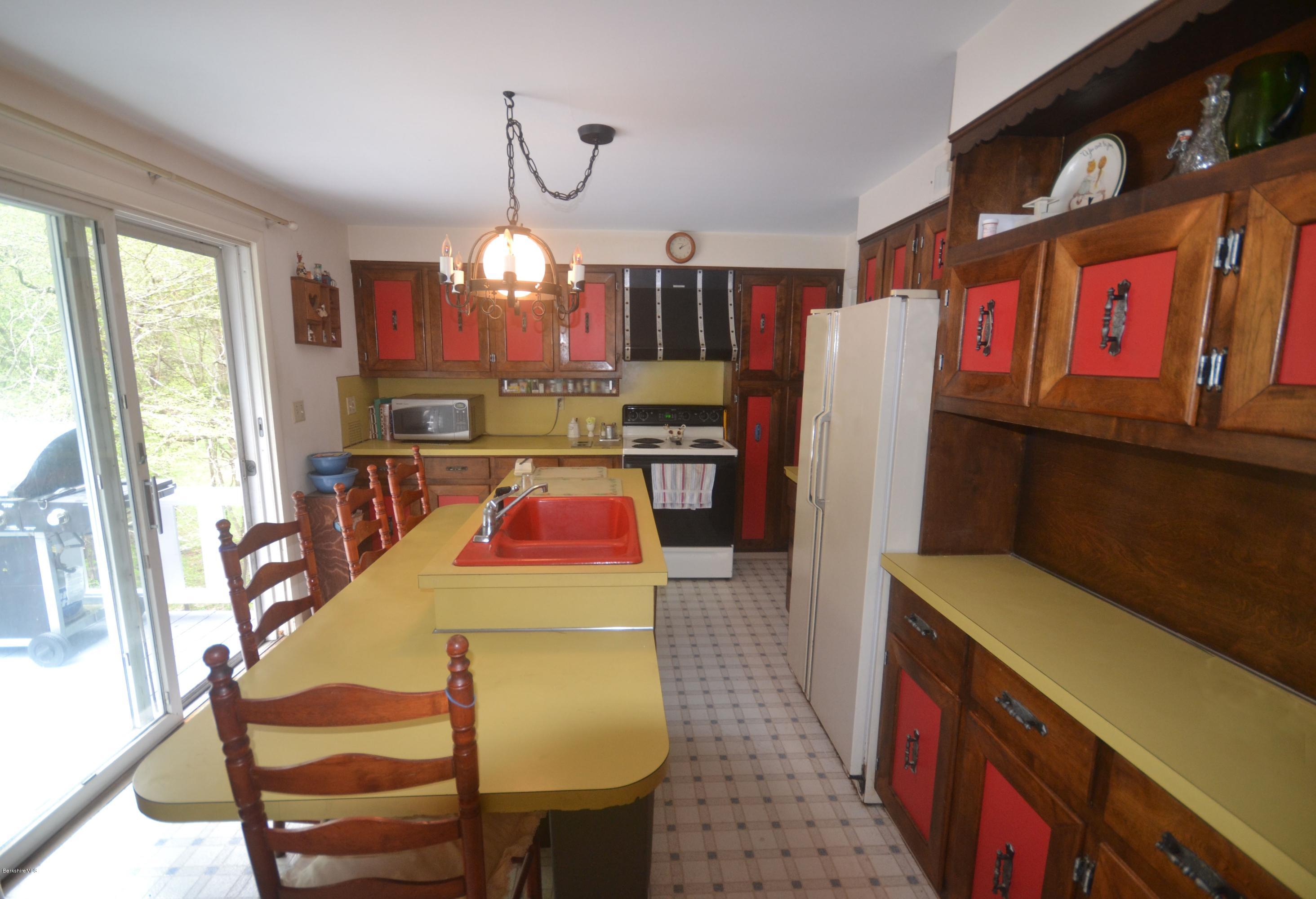 182 East New Lenox Road Pittsfield, MA 01201 - Photo 8 of 19 DSC_0382