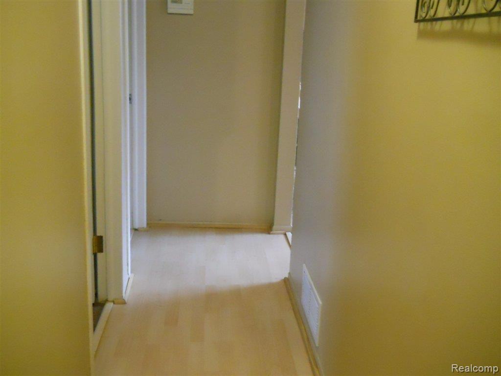 1751 Middle Trail Road Walled Lake, MI 48390 - Photo 9 of 24 058.JPG