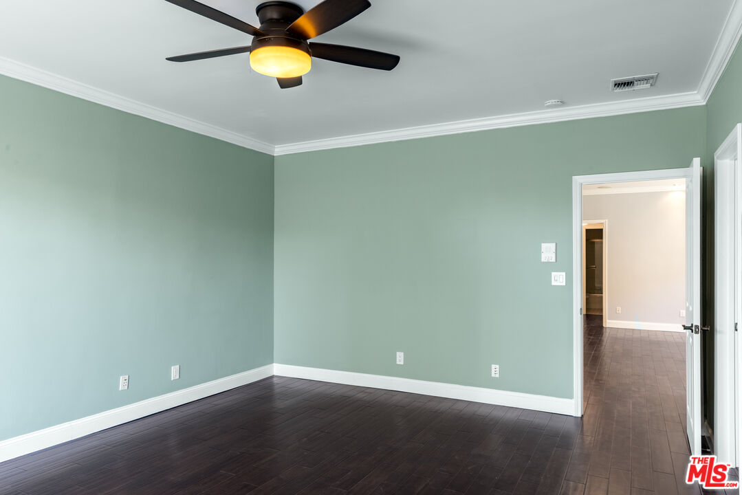 818 6th Street, Unit 102 Santa Monica, CA 90403 - Photo 17 of 29 a view of an empty room