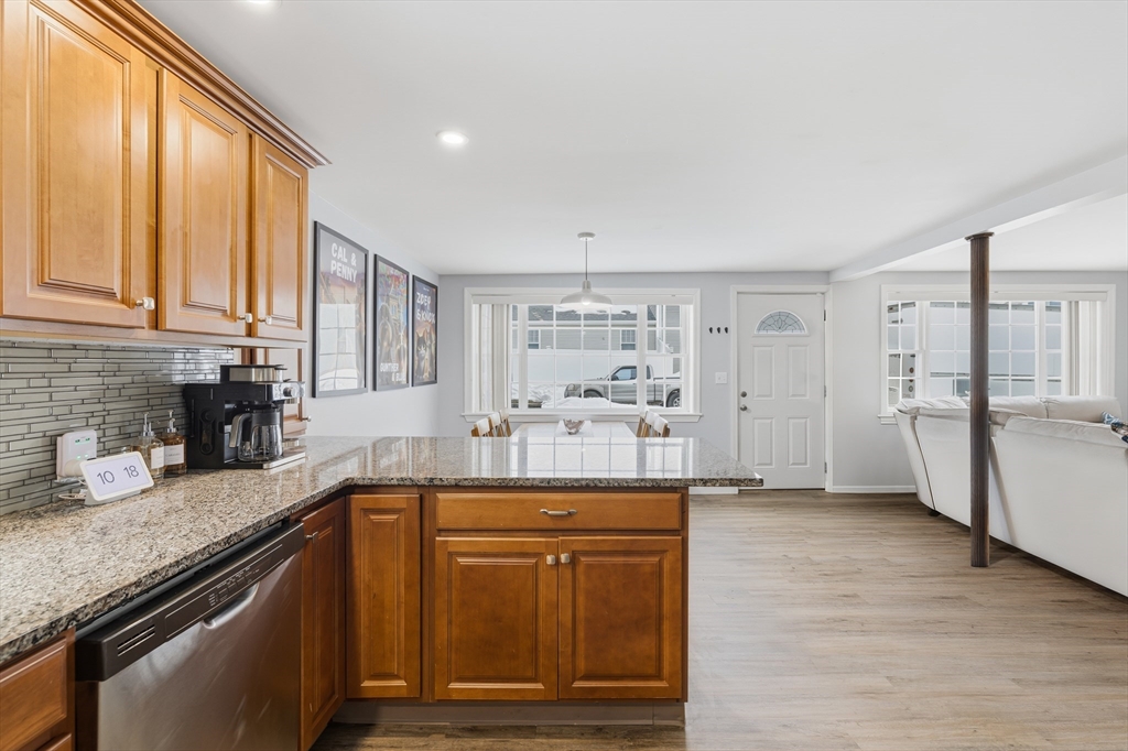 10 Aberdeen Street Fall River, MA 02721 - Photo 12 of 35