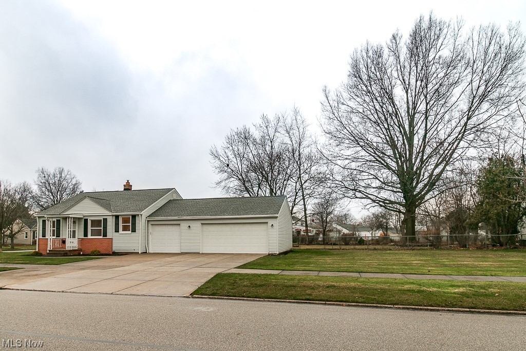 1654 Overbrook Road Cleveland, OH 44124 - Photo 28 of 33