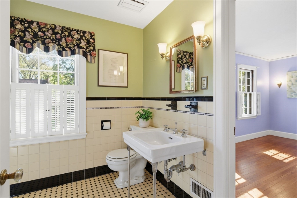 38 Oxford Road Longmeadow, MA 01106 - Photo 26 of 42