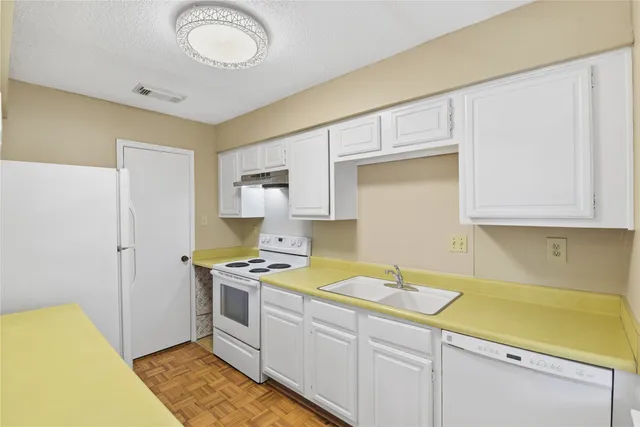 $1,395 | 7700 Creekbend Drive, Unit 75, Houston, TX 77071